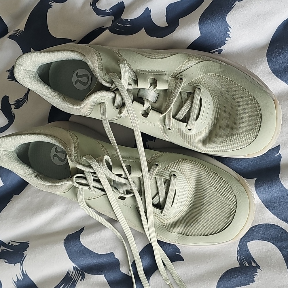 Lululemon size 9 Women's Strongfeel Training Shoe